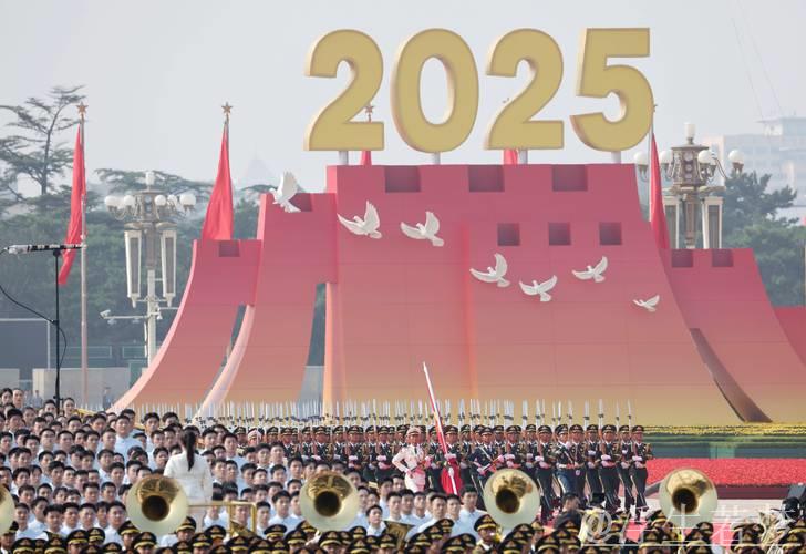 庆祝中国人民抗日战争暨世界反法西斯战争胜利80周年大会在京举行 天安门广场举行庄严阅兵仪式 庆祝中国人民抗日战争暨世界反法西斯战争胜利80周年大会在京举行 天安门广场举行庄严阅兵仪式